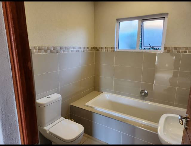 2 BEDROOM FLAT TO LET IN WENDYWOOD